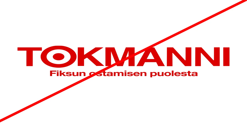 Punainen Tokmannin logo valkoisella pohjalla. Logon alle on keskitetty pienemmän kokoinen teksti: "Fiksun ostamisen puolesta." Logoa ja tekstiä on venytetty. Kuvan yli kulkee diagonaalinen punainen viiva, mikä viittaa siihen että asetelma on väärin.