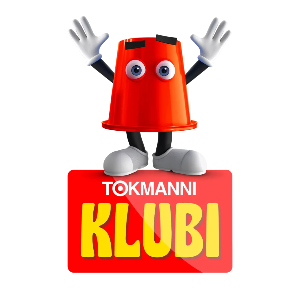 Tokmannin maskotti – kiiltävä, punainen ja 3D-mallinnettu ämpärihahmo – seisoo kädet ylhäällä punaisen kyltin päällä, jossa lukee "Tokmanni Klubi" valkoisella ja keltaisella tekstillä.